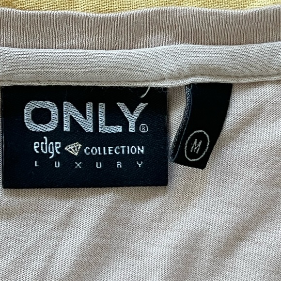 only edge  Medium collection luxury top blouse - Picture 6 of 7